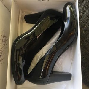 NEW IN BOX Calvin Klein Renni Heels